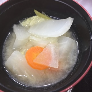 大根、白菜…冬野菜でお味噌汁